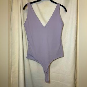 Reoria Lavender Purple Bodysuit VNeck Tank Size L EUC